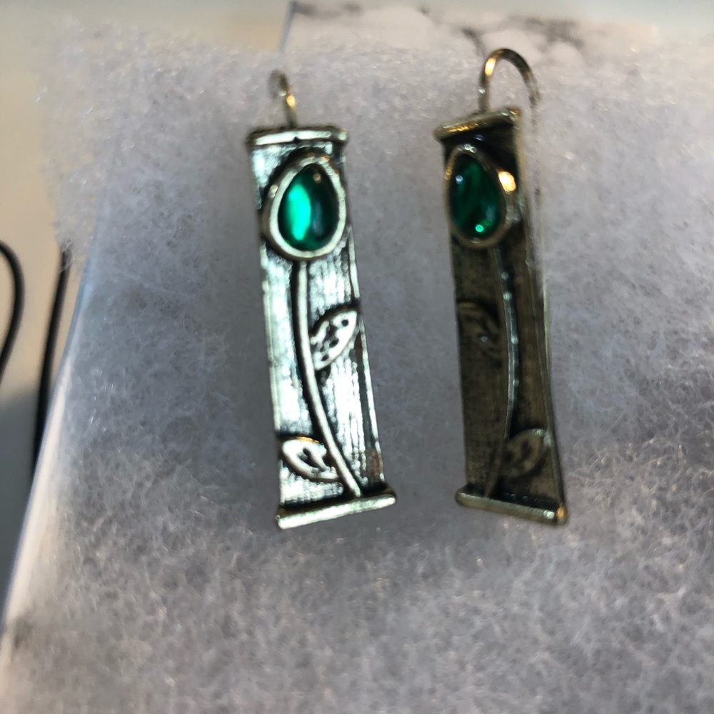 earrings - Picture 3 of 4